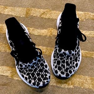 Adidas Woman’s Swift run shoes